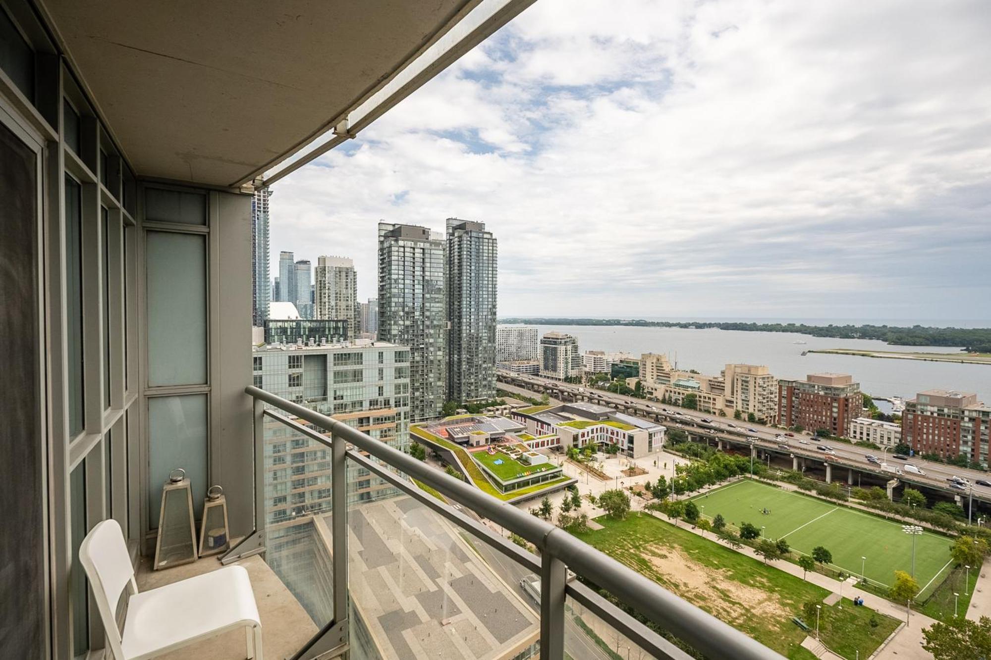 Globalstay Elegant Downtown Apartments Toronto Exterior photo