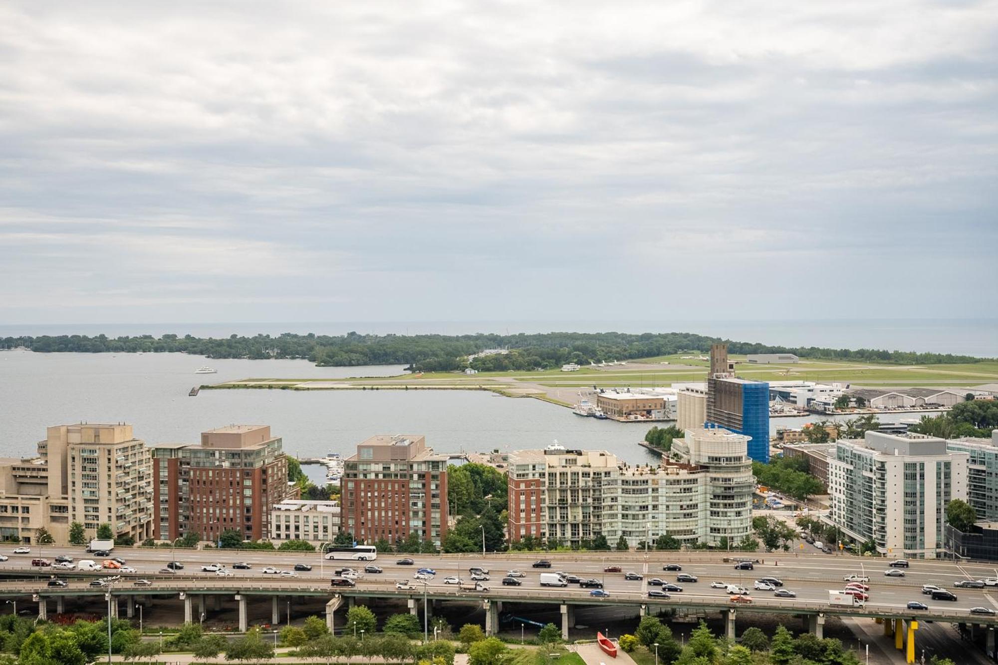 Globalstay Elegant Downtown Apartments Toronto Exterior photo