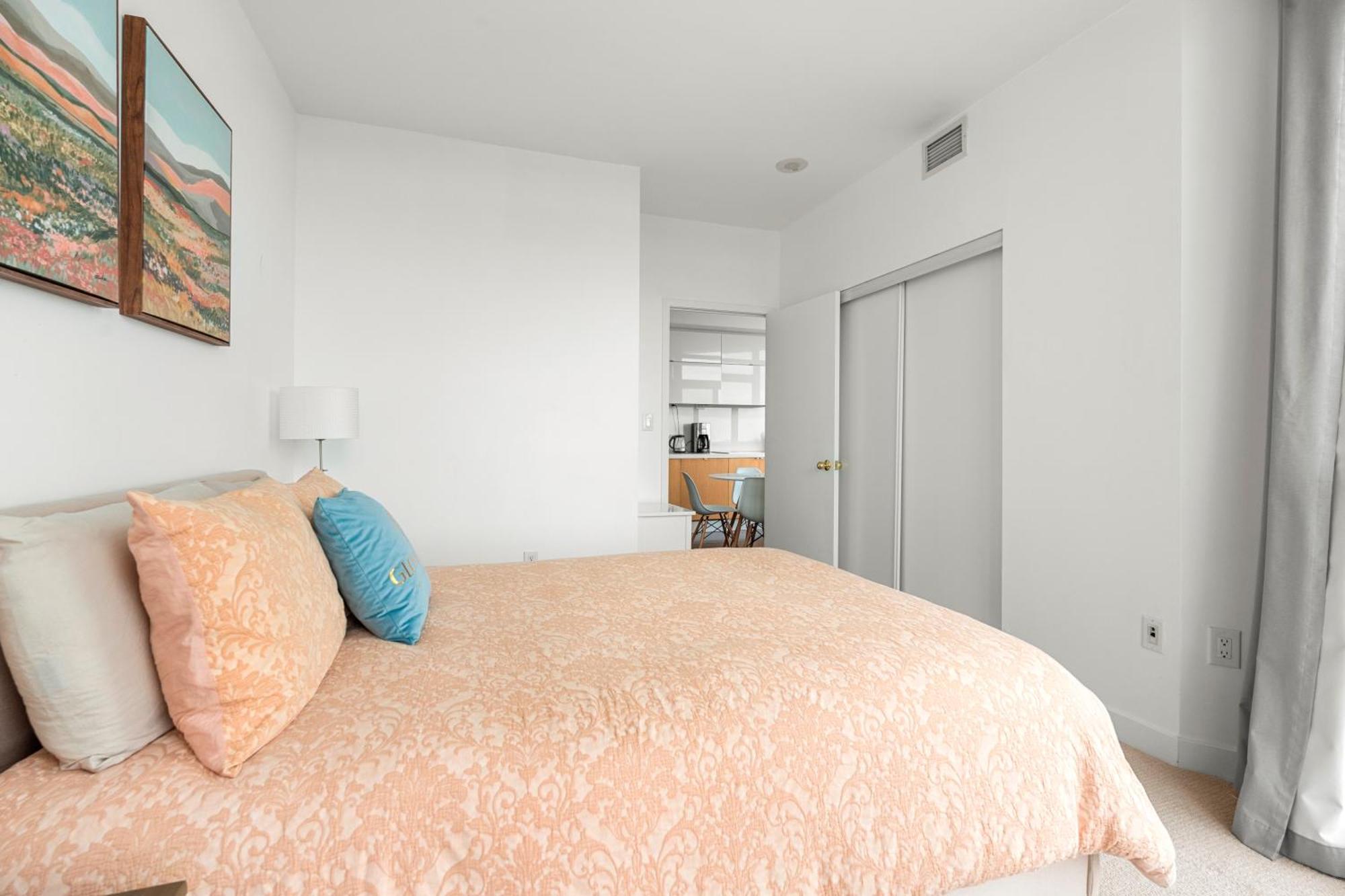 Globalstay Elegant Downtown Apartments Toronto Exterior photo