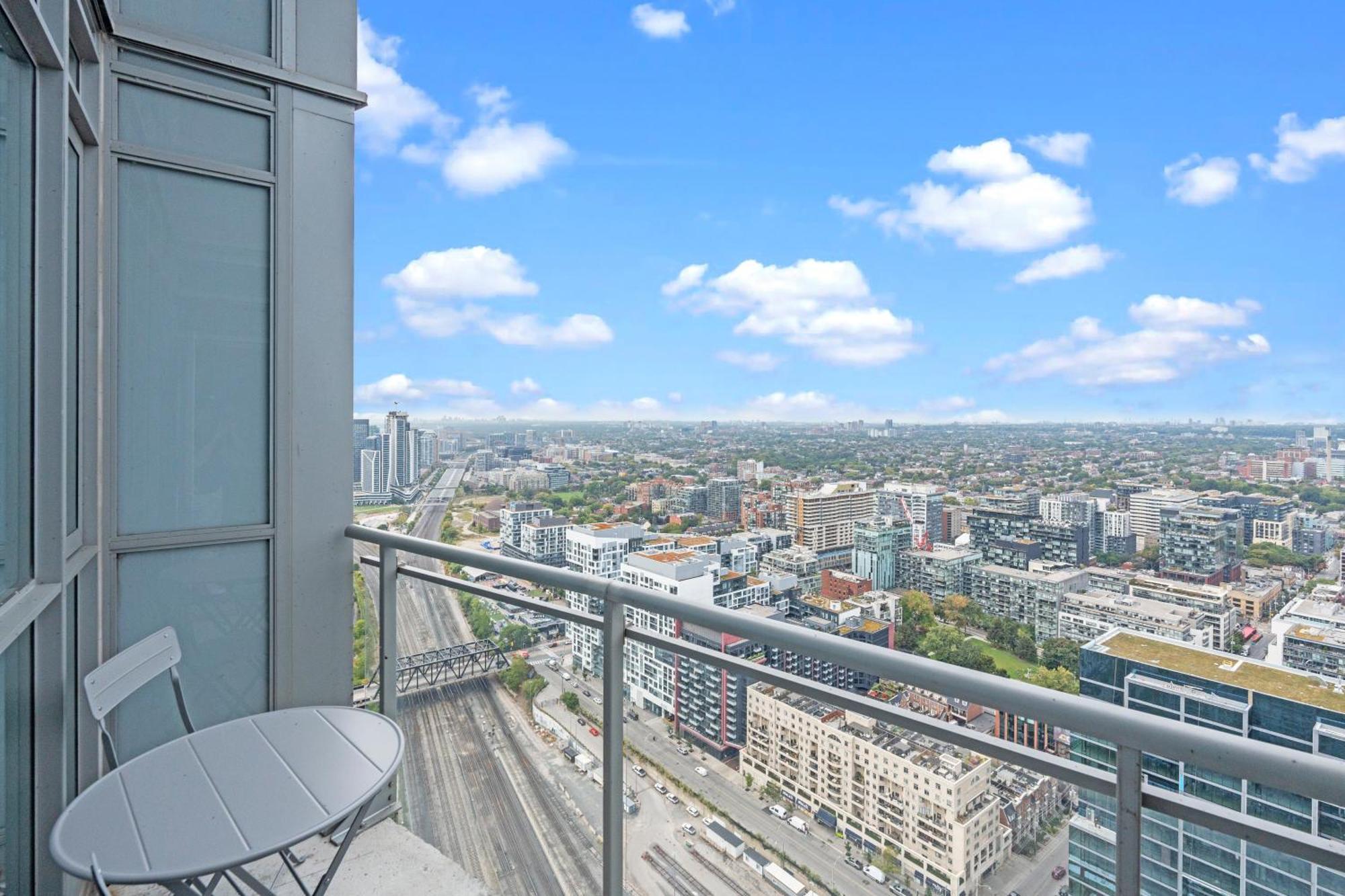 Globalstay Elegant Downtown Apartments Toronto Exterior photo