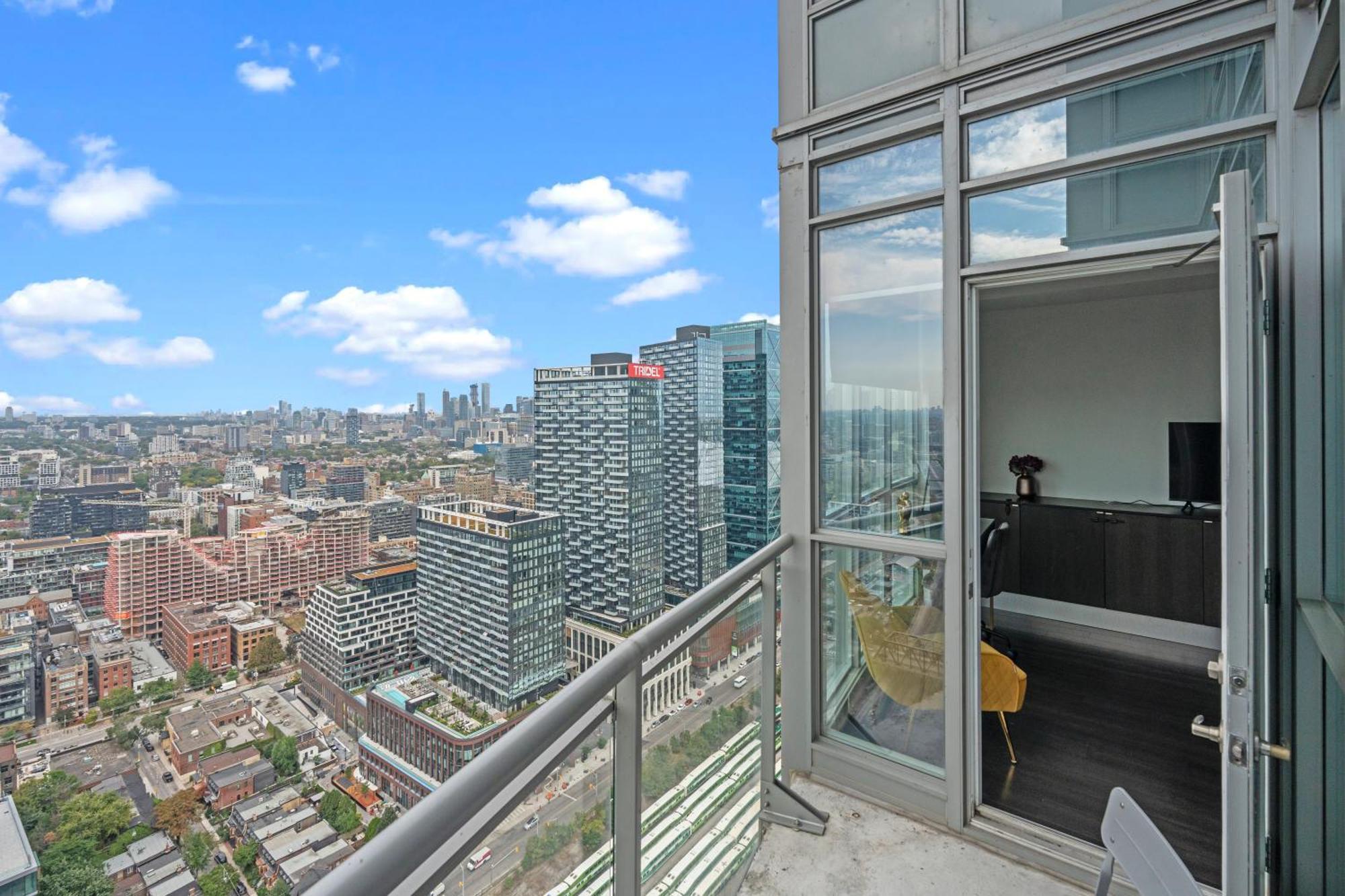 Globalstay Elegant Downtown Apartments Toronto Exterior photo