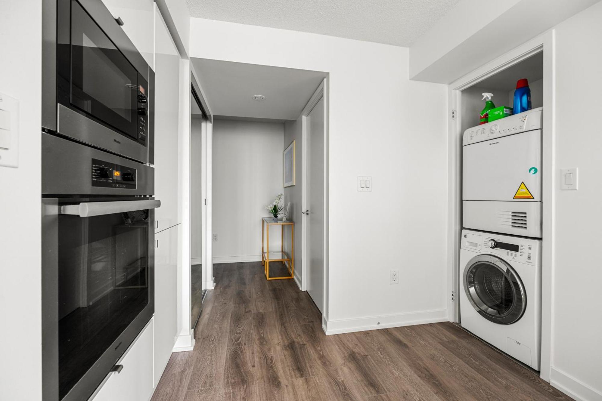 Globalstay Elegant Downtown Apartments Toronto Exterior photo